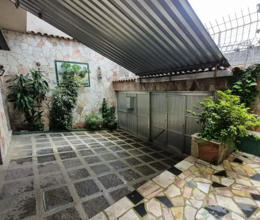 Casa com 4 Quartos à venda, 200m² – Santa Teresa